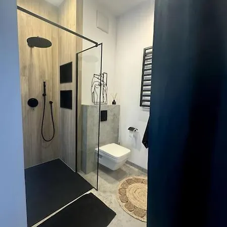 Apartment Modern Flat , Quiet Area Ideal For Family *